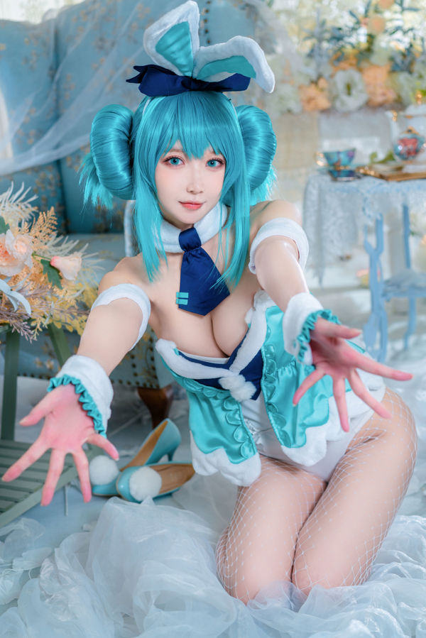 [COS Welfare] A blogueira de anime A Bao também é uma garota de coelho - coelho branco miku