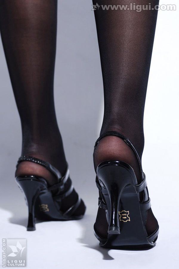[丽 柜 LiGui] Foto da modelo Wang Yu, "Black Silk Beauty New Beauty" de belas pernas e pés