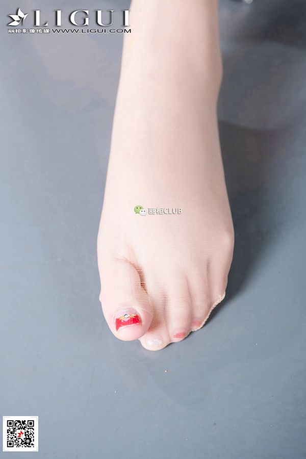 Model Ling Fei "Stoking Daging dengan Kaki Halus dan Kaki Indah" [Ligui Ligui]