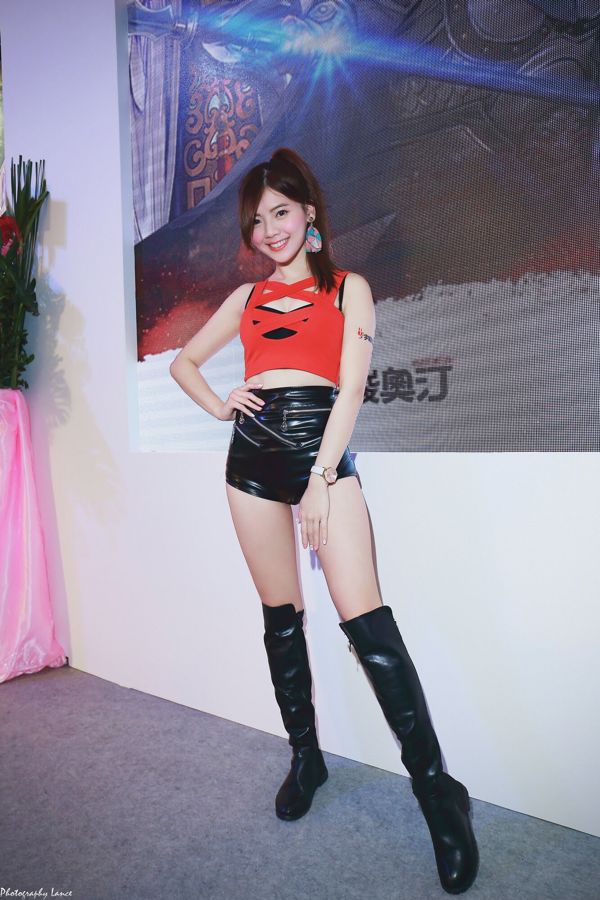 Winki Siji "3 set di belle gambe in calze fuori da tiro" [爱 蜜 社 IMiss] Vol.095