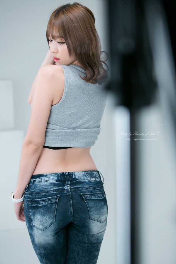 【韓国の女神】李ウンヘ「スキニージーンズ」2写真